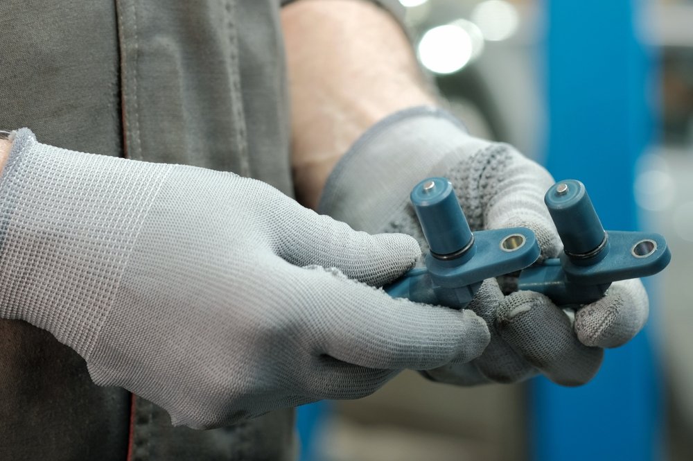 why are car parts plastic copy